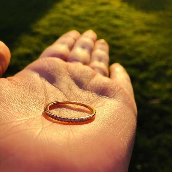 18K Gold Plated Gorgeous Ring - Picture 3 of 5